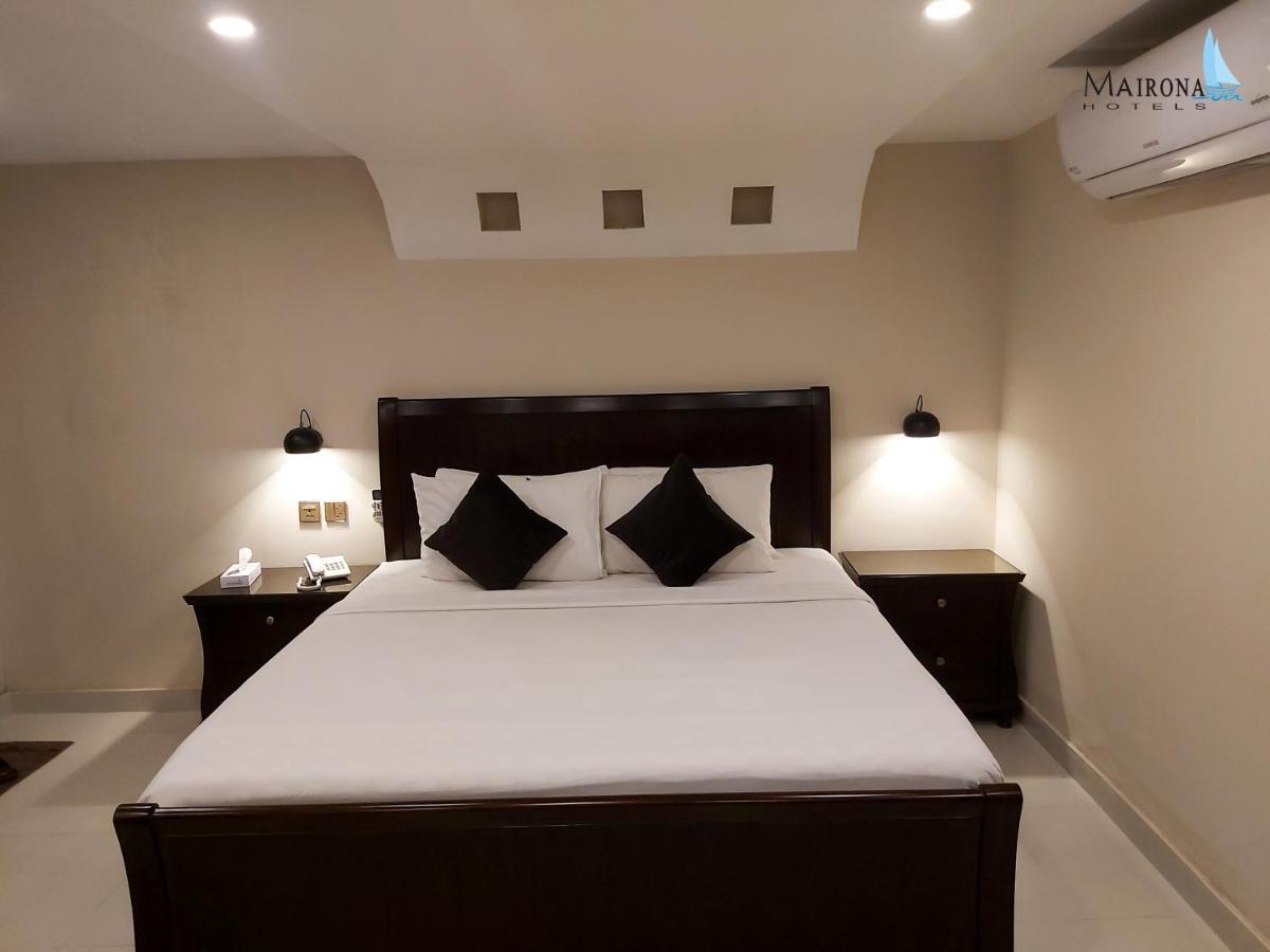 Hotel Mairona Gulberg לאהור מראה חיצוני תמונה