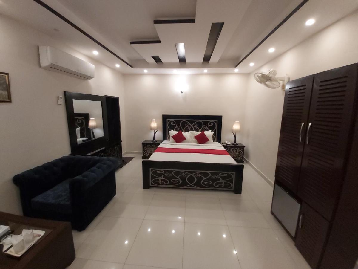 Hotel Mairona Gulberg לאהור מראה חיצוני תמונה