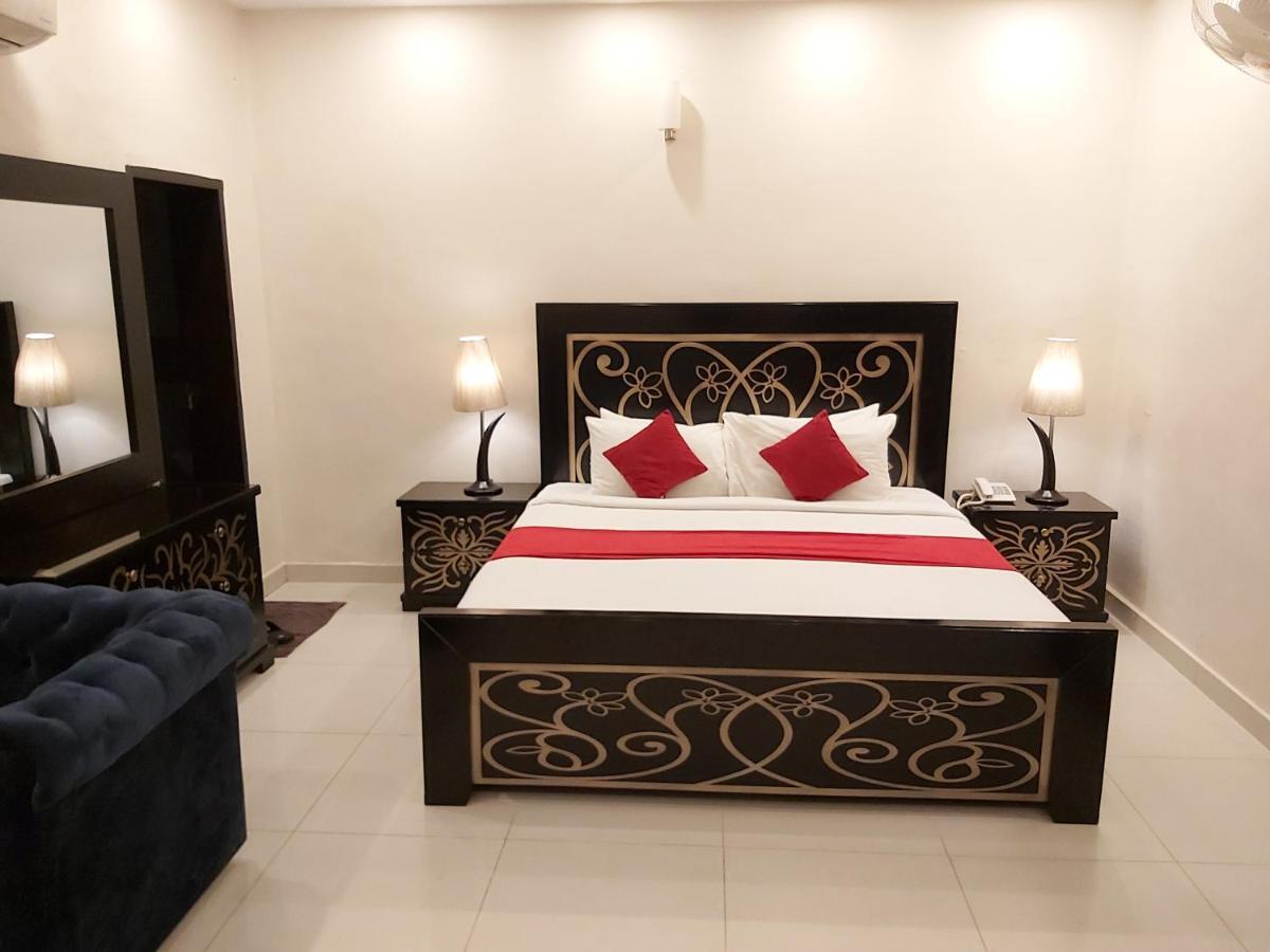 Hotel Mairona Gulberg לאהור מראה חיצוני תמונה