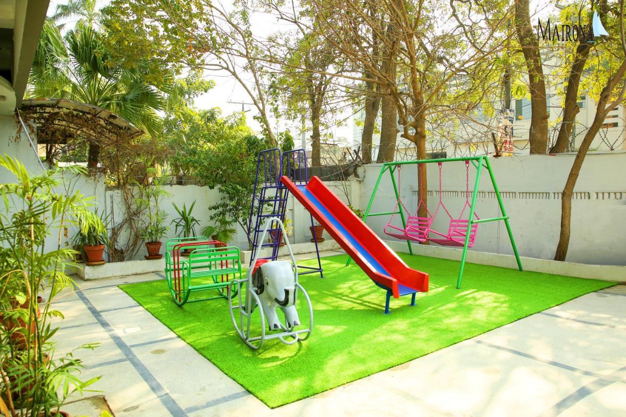Hotel Mairona Gulberg לאהור מראה חיצוני תמונה